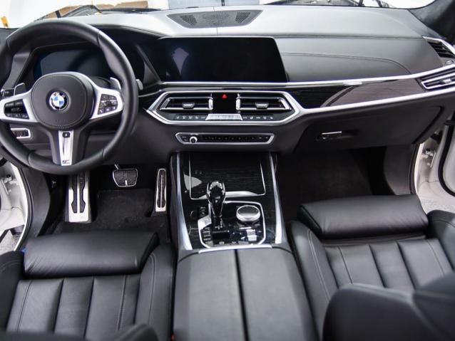 BMW X7 - Оклейка глянцевых элементов салона